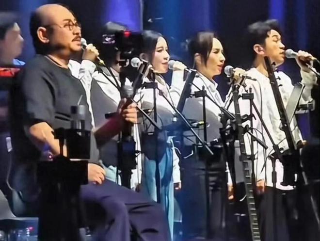 子尧共进晚餐现场笑声不断！刀郎演唱会落幕周煜琦邀徐(图3)