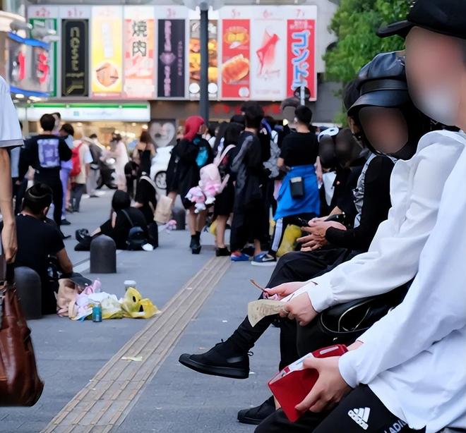 町醉生梦死宁可下海拍片也不回家日本堕落的东横小孩：在歌舞伎(图3)