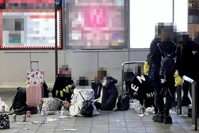 町醉生梦死宁可下海拍片也不回家日本堕落的东横小孩：在歌舞伎(图7)